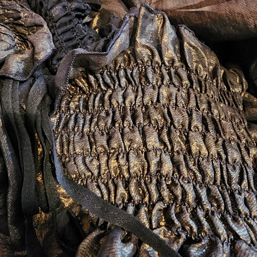 Elegant Black and Gold Women's Robe - Picture 2 of 4